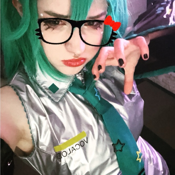 Meet your Posher, Ainsley - Picture 2 of 2